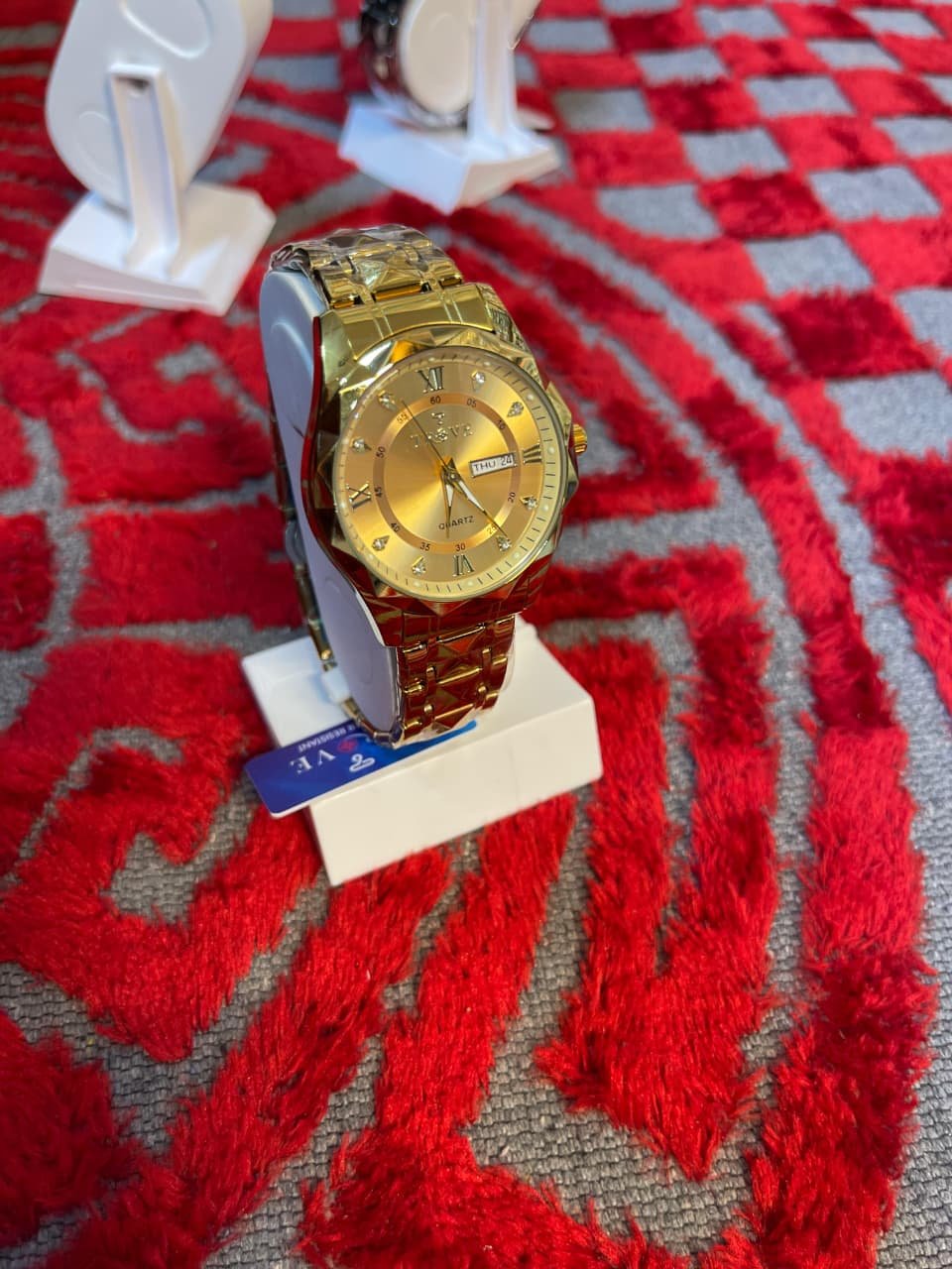 TROVE Luxury Men’s Watch – Diamond Cut Bezel with Day & Date